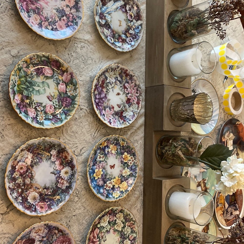 Lena Liu floral greetings plate collection.